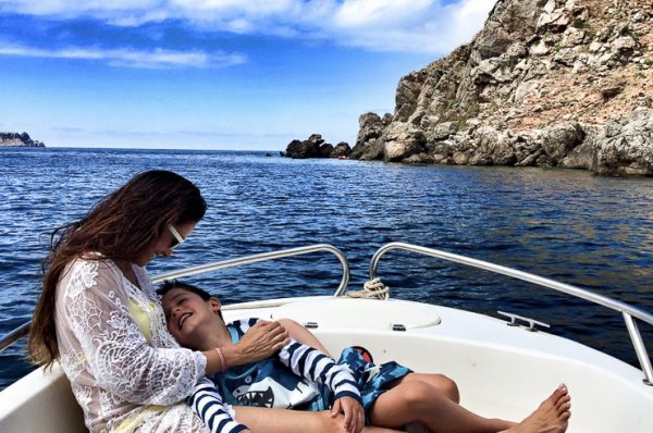 Alquilar un barco en familia en Menorca