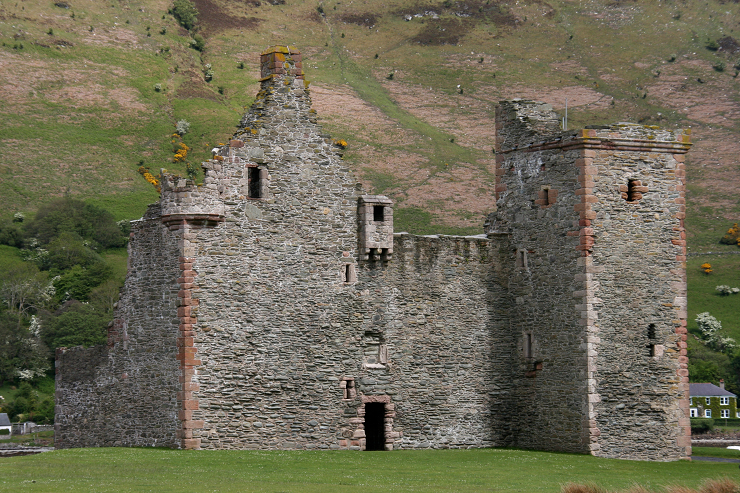 Las ruinas de Lochranza Castle bien podrían haber inspirado a la Isla Negra.