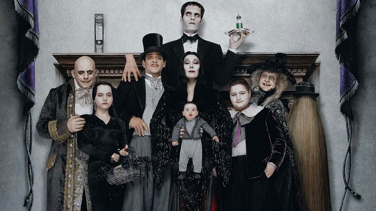 La familia Addams tuvo una de sus mejores adaptaciones en los años 90.